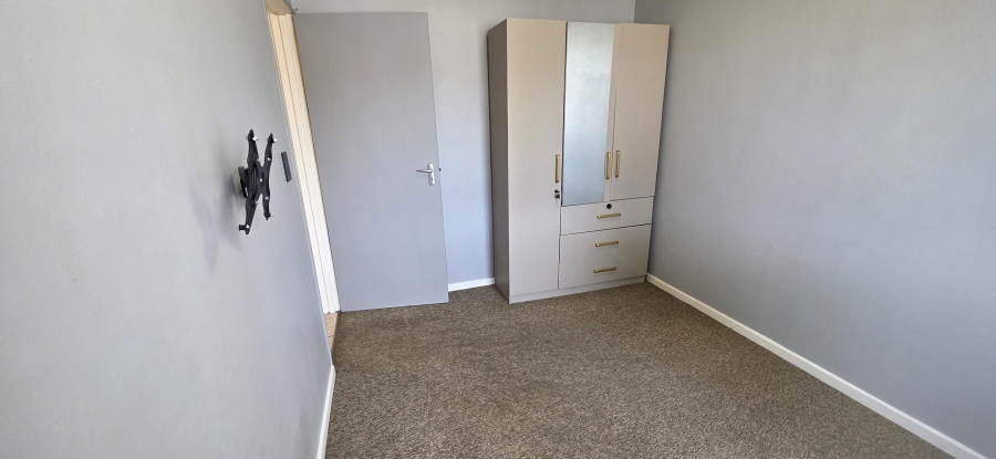 To Let 2 Bedroom Property for Rent in Royal Ascot Western Cape